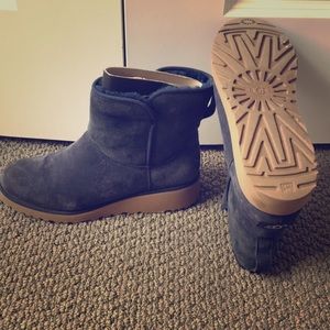 Mini Suede Ankle Shearling Boot (Navy/8.5)